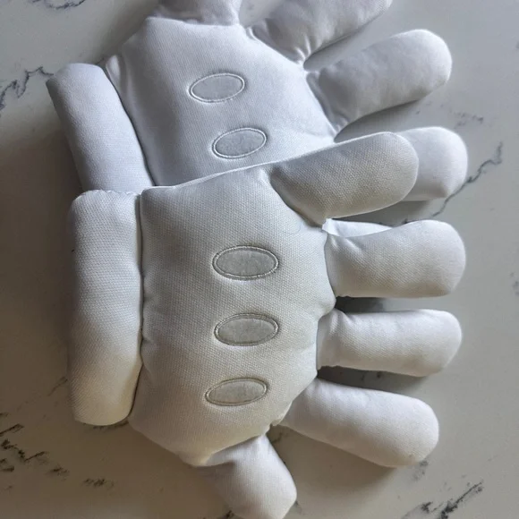 Super Nintendo World Exclusive Super Mario Gloves(Halloween/Costume Accessory)